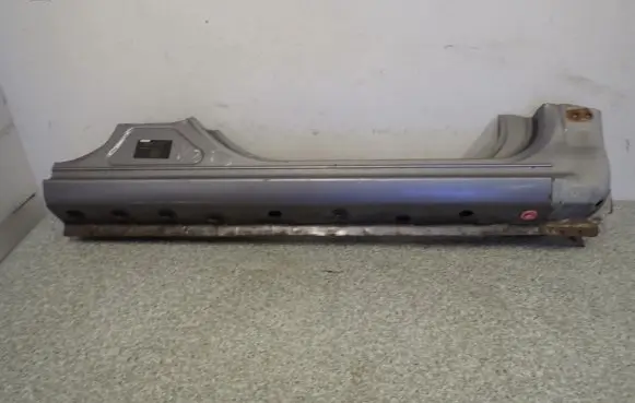 Mazda 3 I Sill
