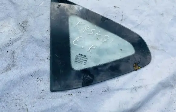 Nissan Qashqai Rear side window