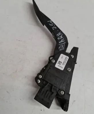 Nissan Navara D40 Accelerator throttle pedal 18002EA000 133C3