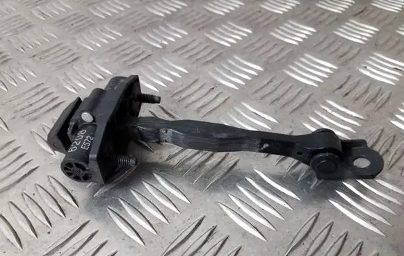 Opel Astra K Front door check strap stopper