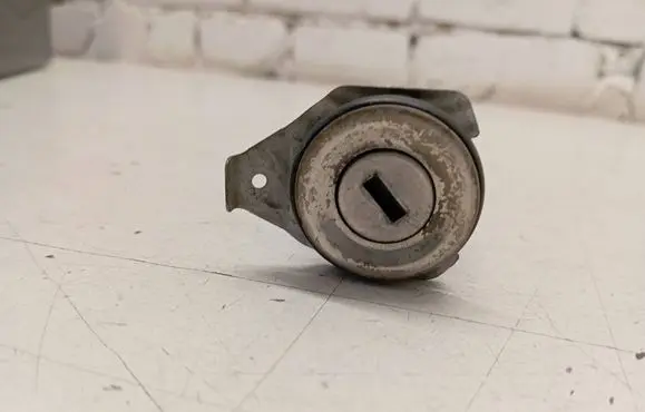 Peugeot Boxer Coupe door lock (next to the handle) 