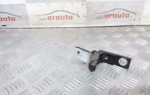Volkswagen Touareg I Front door upper hinge 7L0831402B