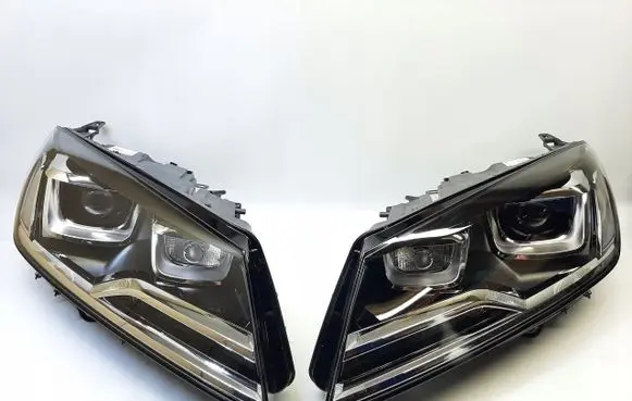 Volkswagen Touareg II Headlights/headlamps set 7P1941031