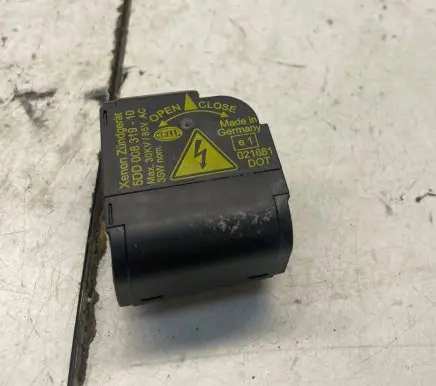 Mercedes-Benz ML W164 Headlight ballast module Xenon 5DD00831910