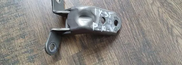 Hyundai ix35 Front door upper hinge