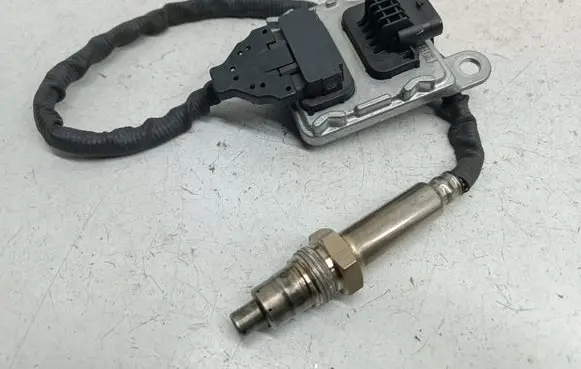 Mercedes-Benz E W213 Lambda probe sensor A0009058011 SNS1005 0009058011