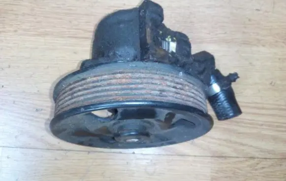 Ford Mondeo MK I Power steering pump 93BB3A733AB