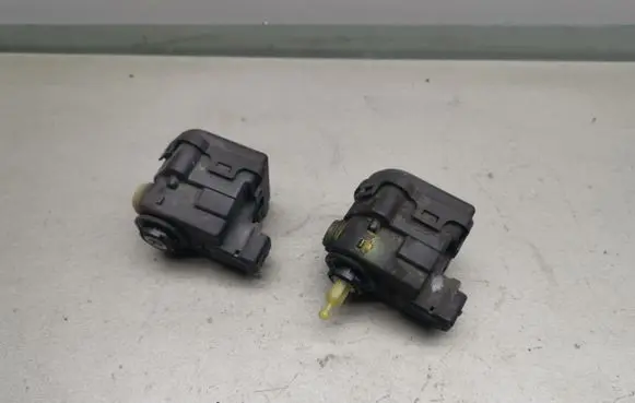 Renault Vel Satis Headlight level adjustment motor 8200006664