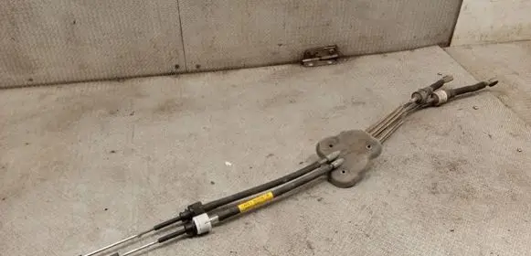 Renault Megane III Gear shift cable linkage 8200781046