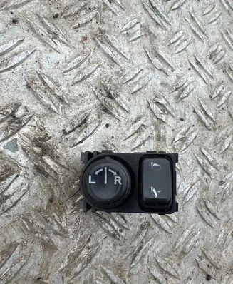 Nissan Qashqai Wing mirror switch