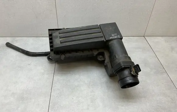 Volkswagen Scirocco Air filter box 1K0129607AG