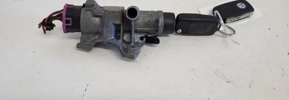 Volkswagen PASSAT B5.5 Ignition lock 4B0905851B