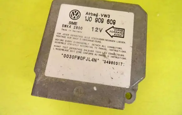 Volkswagen Golf IV Airbag control unit/module 1j0909609