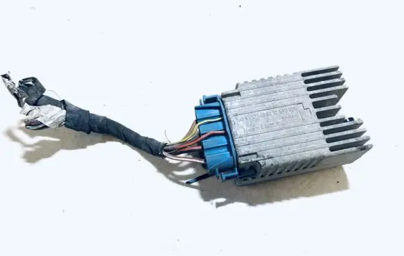 Mercedes-Benz A W168 Coolant fan relay a0275458032 e5001004