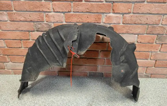 Rear arch fender liner splash guards