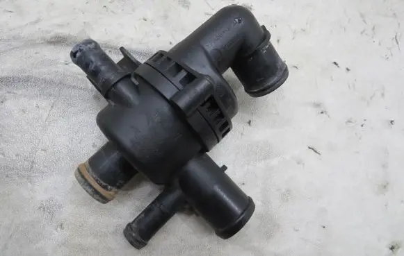 Jaguar XJ X351 Water pump KRIS235789