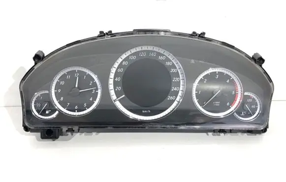 Speedometer (instrument cluster)