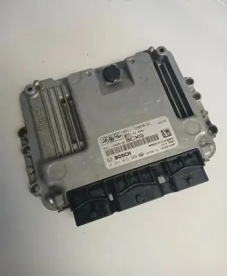 Ford Focus Engine control unit/module 9M5112A650BG 0281015608
