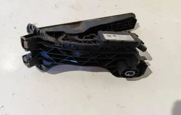 Volkswagen PASSAT B6 Accelerator throttle pedal 1K1721503L 6PV00860000 1022206