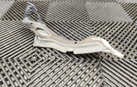 Audi A6 C7 Fender mounting bracket 4G0821136A