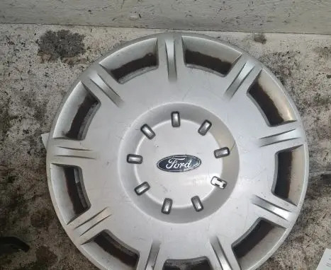 Ford Galaxy R16 wheel hub/cap/trim 