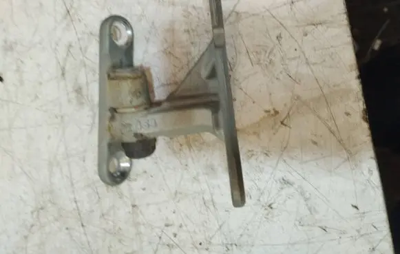 Mercedes-Benz A W169 Front door lower hinge 