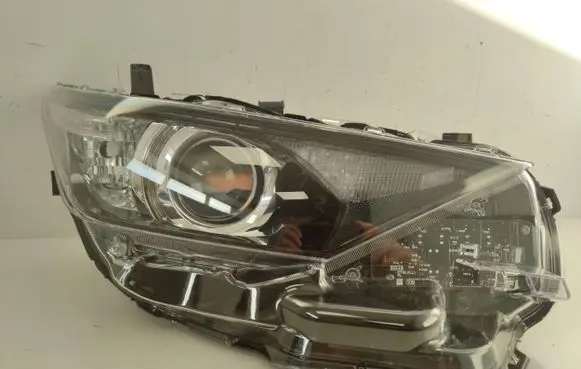 Toyota Auris E180 Headlight/headlamp 8111002K30