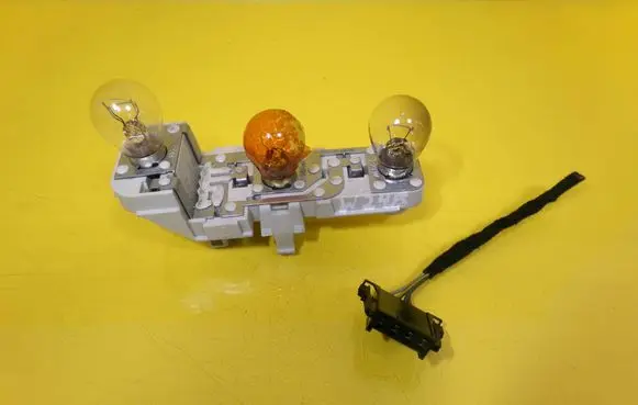 Mercedes-Benz B W245 Tail light bulb cover holder A1698200377 27527002