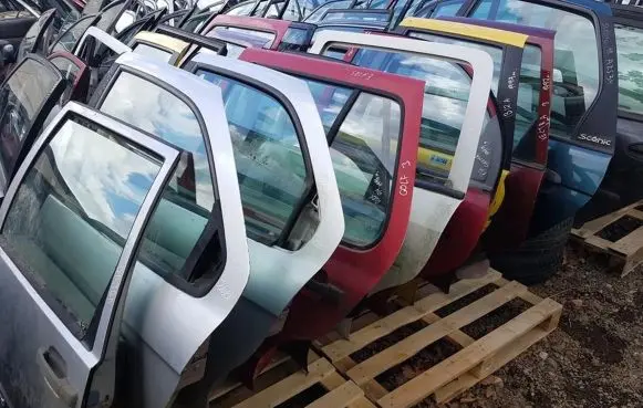 KIA Shuma Rear door
