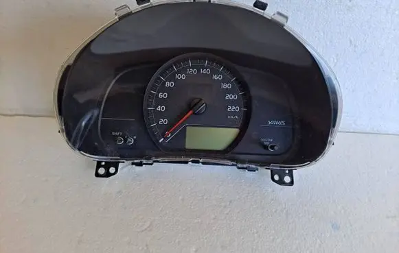 Toyota Yaris Speedometer (instrument cluster) 838000DP50