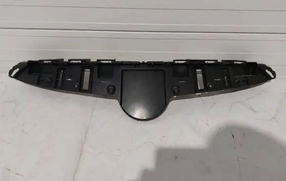 Buick Encore I Front bumper upper radiator grill 42582101
