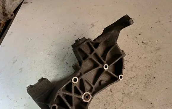 Audi A4 S4 B5 8D Generator/alternator bracket 058145523E