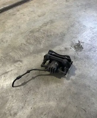 Nissan NV300 Front brake caliper 