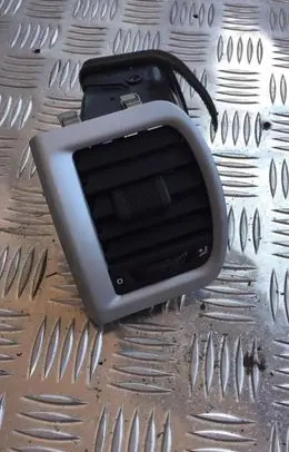 Skoda Fabia Mk2 (5J) Dash center air vent grill 5j0819701