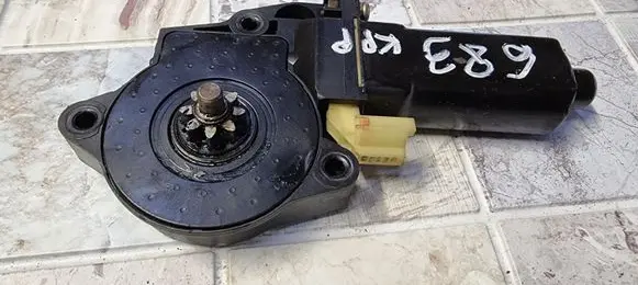 Hyundai Trajet Front door window regulator motor 0E150