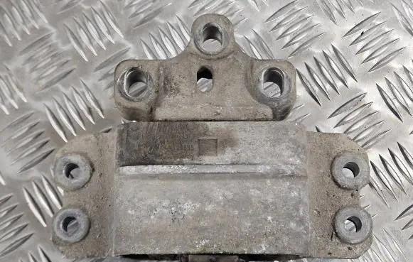 Volkswagen Touran I Engine mount bracket 1K0199555 173240