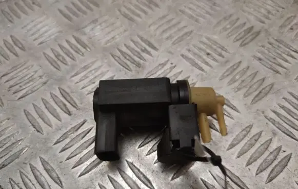 Volvo XC90 Turbo solenoid valve 31339808