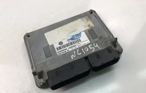 Volkswagen Fox Engine control unit/module 03D906033H