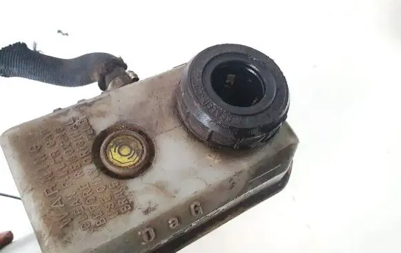 Brake fluid reservoir