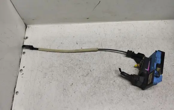 Volvo V70 Front door lock