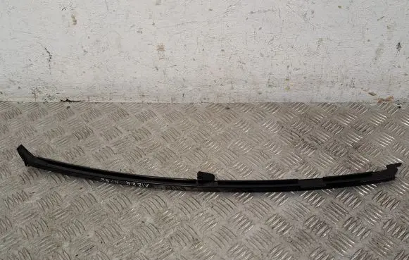 Toyota Avensis T270 Rear door windshield rail 6740820330