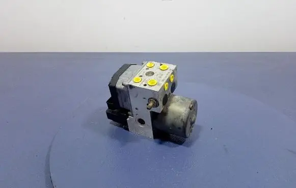 Volkswagen PASSAT B5.5 ABS Pump 8E0614111B
