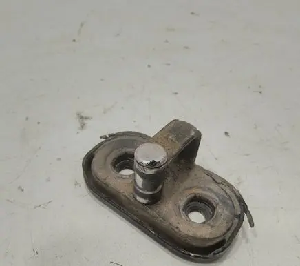 Volkswagen Touran I Rear door lock loop/hook striker 