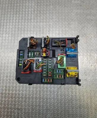 Citroen DS4 Fuse module BSIQ0300 S180121003H 9665547480