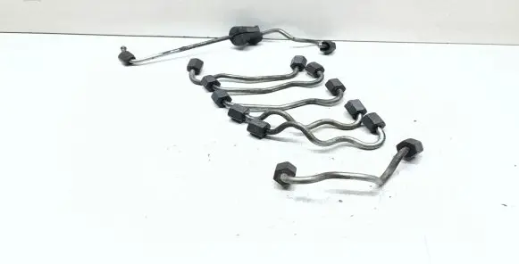 BMW 7 E65 E66 Fuel injector supply line/pipe 