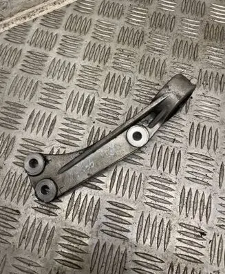 Engine mount bracket