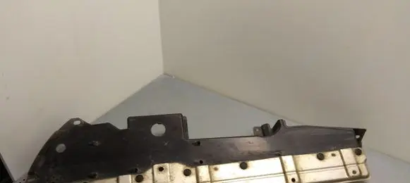 Center/middle under tray cover