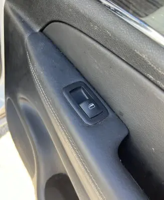 Jeep Grand Cherokee Electric window control switch