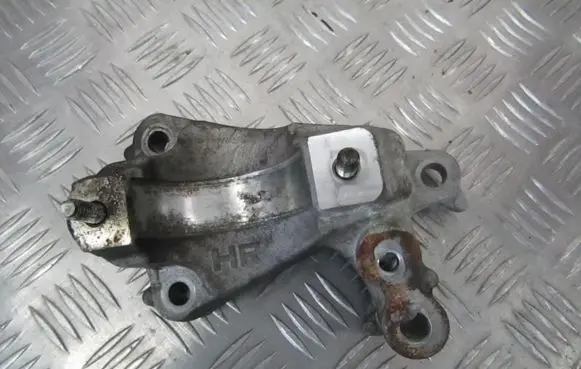 Mazda 6 Engine mounting bracket