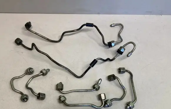 BMW X5 E70 Fuel injector supply line/pipe 